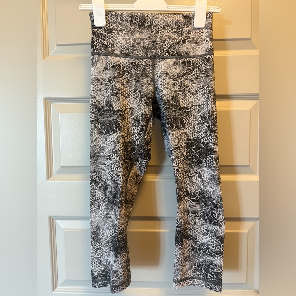 Lululemon Athletica Black and Gray Cropped Leggings